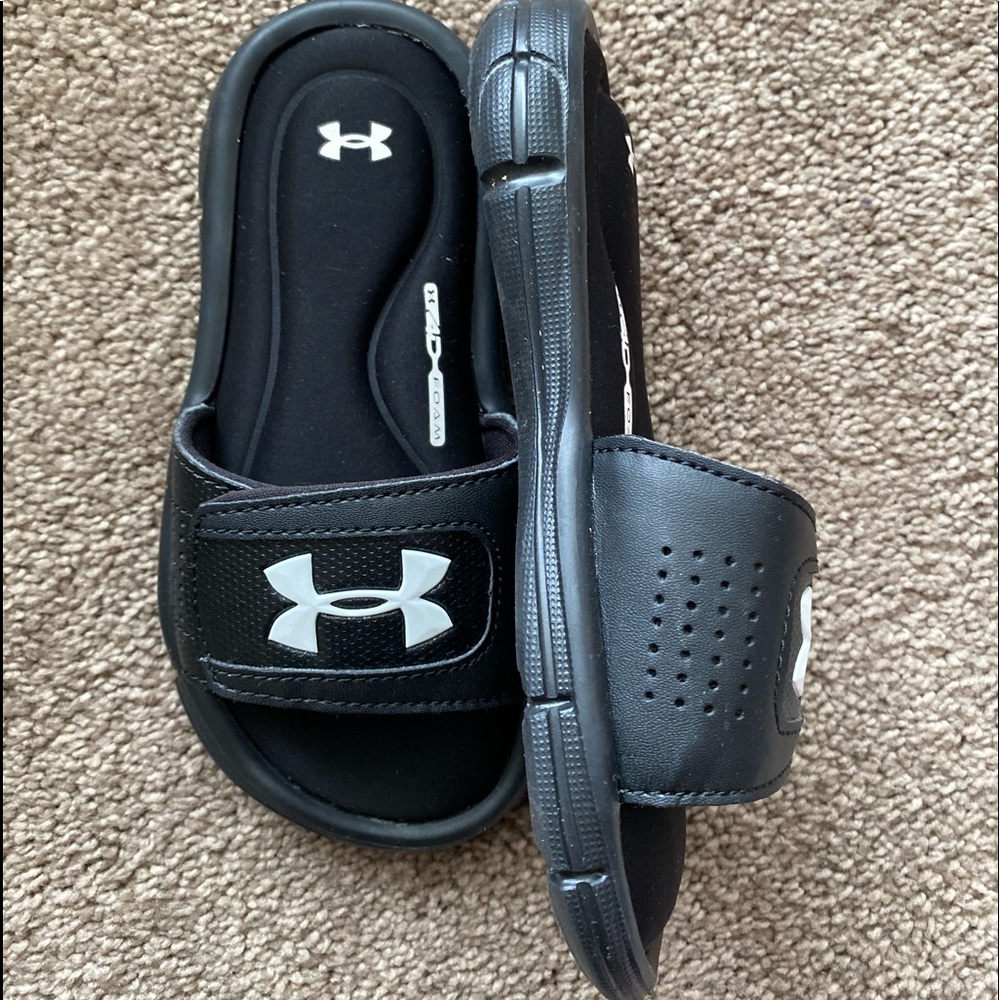 CUTE LITTLE UNDER ARMOR SLIDES 🤩